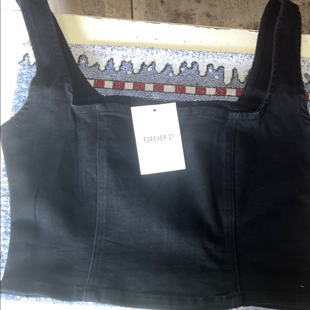 NWT Forever 21 Black Crop Top with zipper in back - Picture 1 of 3